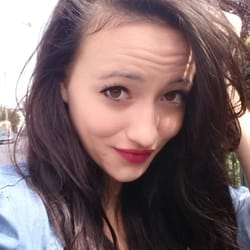 coupe femme brune courte