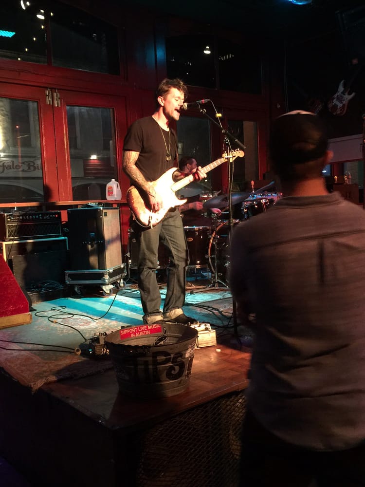 Friends Bar 46 Photos Dive Bars Downtown Austin, TX Reviews