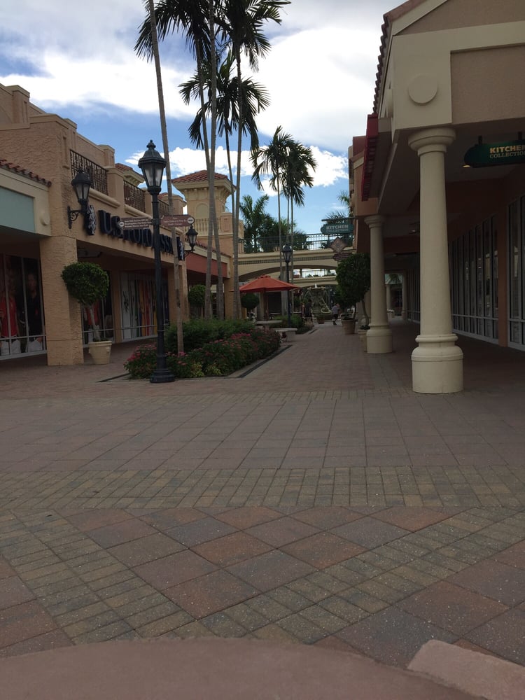 Miromar Outlets 122 Photos Outlet Stores 10801 Corkscrew Rd