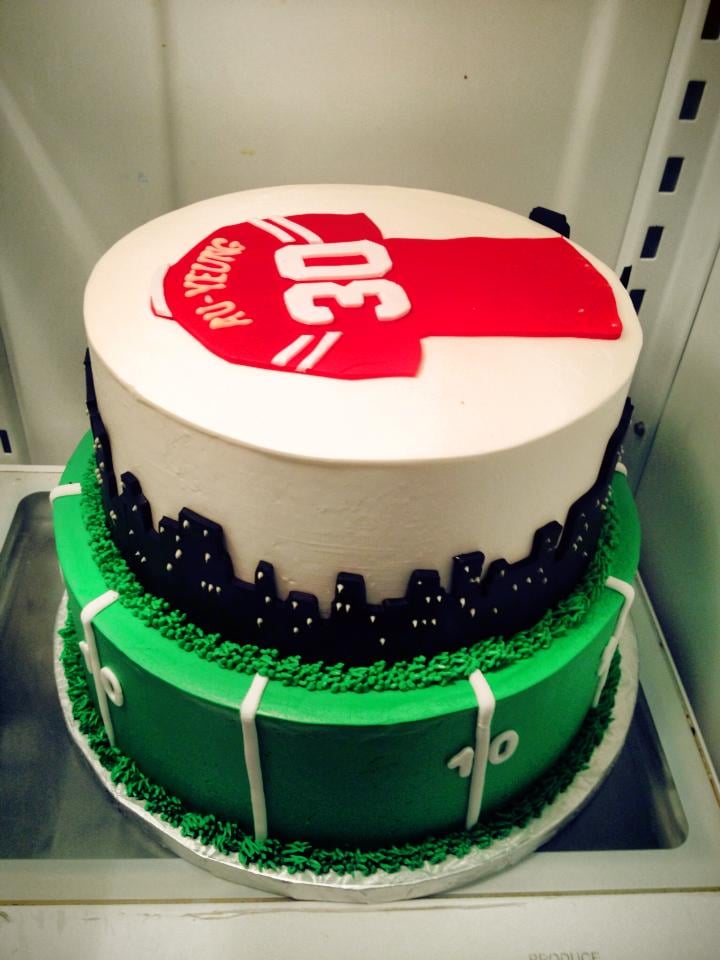 My girlfriend�s 30th birthday cake. An SF silhouette on