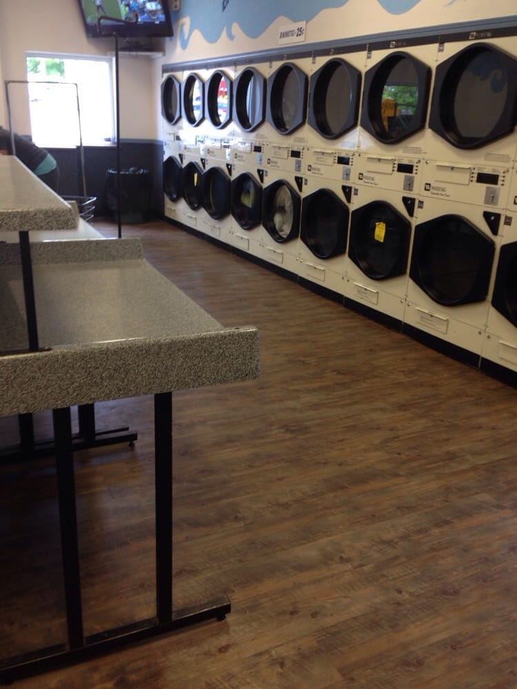 coin laundry near me 53222