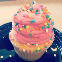Gigi's Cupcakes logo