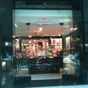Fashion mall jobs Want to work at one of the best Scottsdale, AZ shopping malls? Featuring more than stores and restaurants, explore Scottsdale Fashion Square jobs!