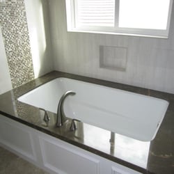 Loyalty Construction logo