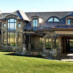 M & R Roofing logo
