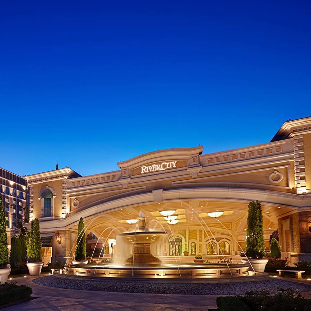 hotels near two rivers casino