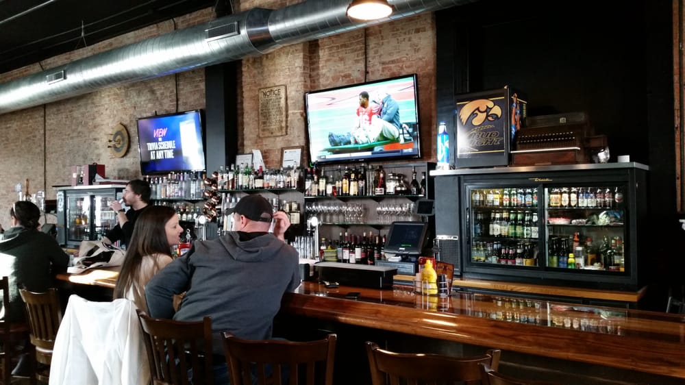 1st & Main 21 Photos Sports Bars Dubuque, IA Reviews Yelp