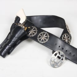 ... gun belt used by Alan Ladd ...