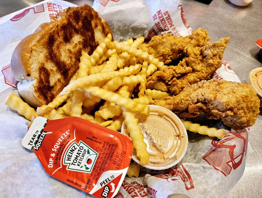 Raising Cane's Chicken Fingers, Escondido Roadtrippers