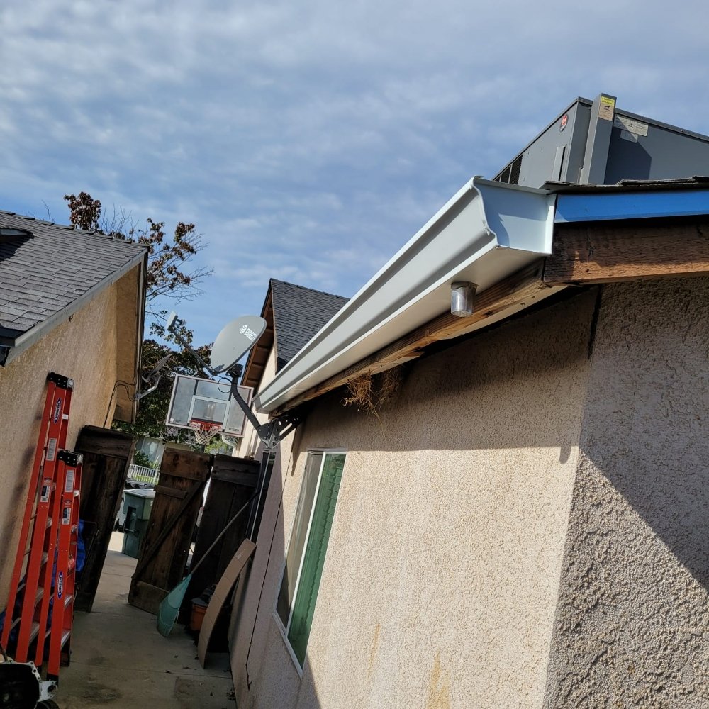 Los Vecinos Gutters