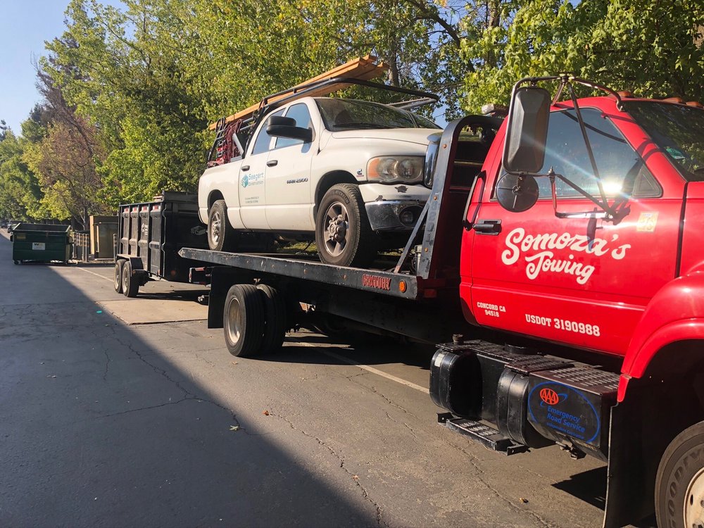 Somoza's Towing