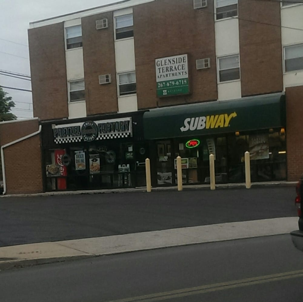 Philly Pretzel Factory Pretzels 501 Edge Hill Rd, Abington, PA