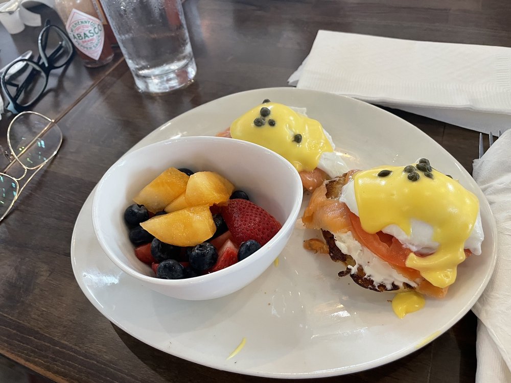 Lac Bleu Brunch Cafe