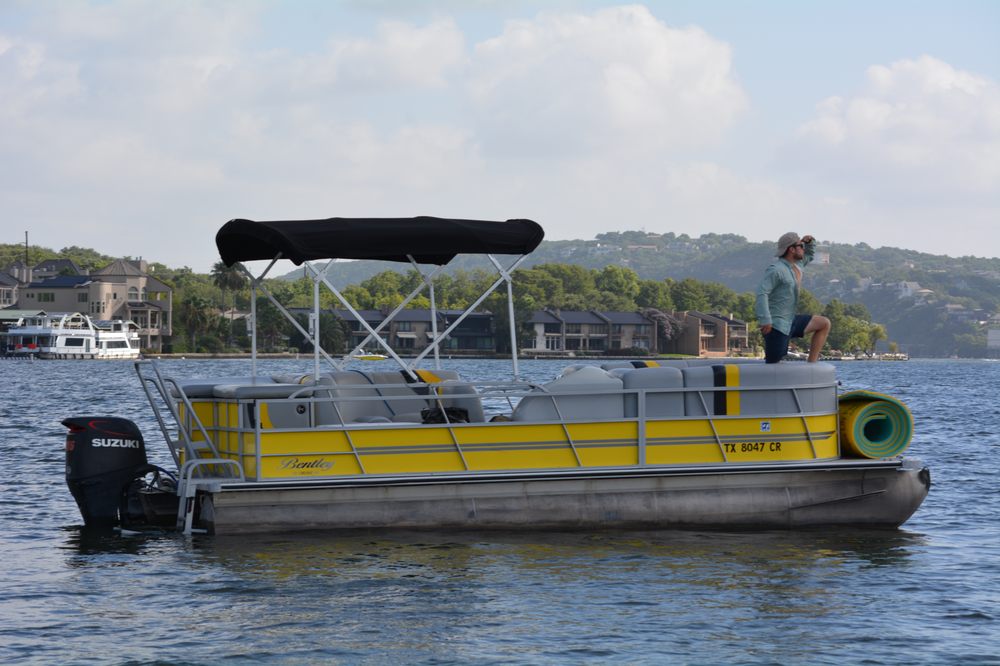 lake travis boat rentals with captain 22ft yellow bentley pontoon with a floaton captain and a lake travis boat rentals with captain 22ft yellow bentley pontoon with a floaton captain and a