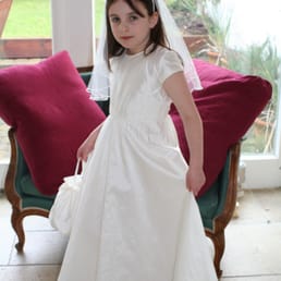 Yvonne Harrington Dressmaker － Dublin, 愛爾蘭的相片。First Communion Dresses