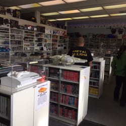 Retro Game Trader - Beaverton, OR, United States. Front room