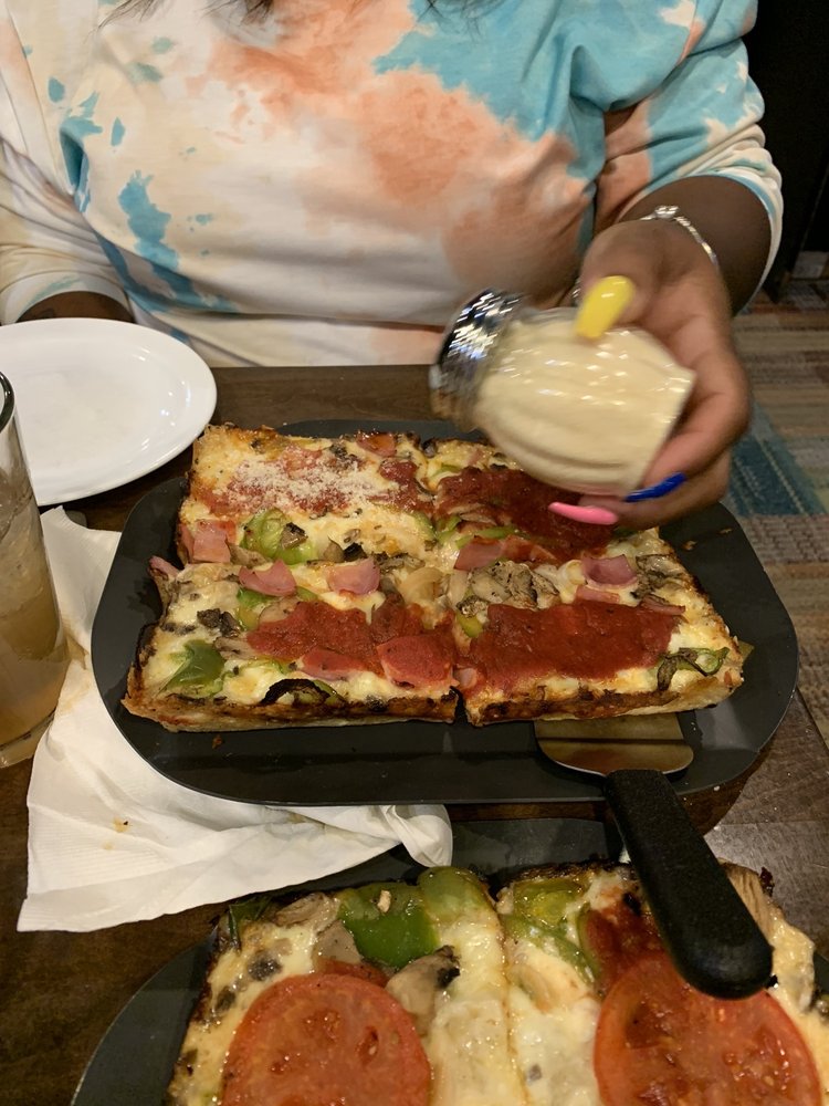 Buddy's Pizza - Warren