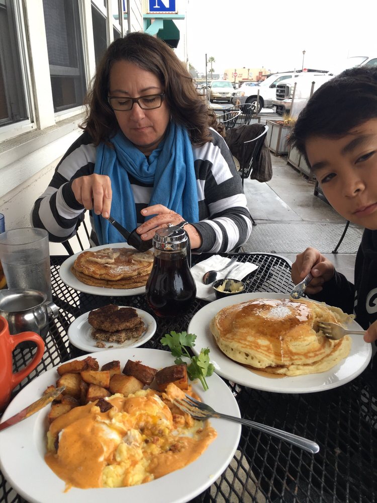 Frankie & Lola's Front Street Cafe