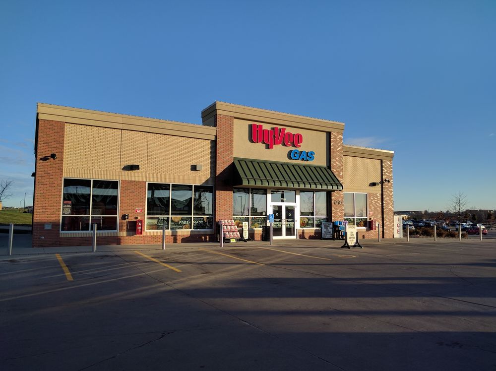 HyVee Prairie Trail 11 Photos & 26 Reviews Grocery 2510 SW State
