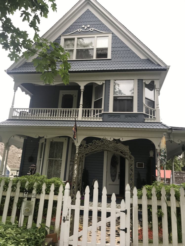 Swan & Sons Painting