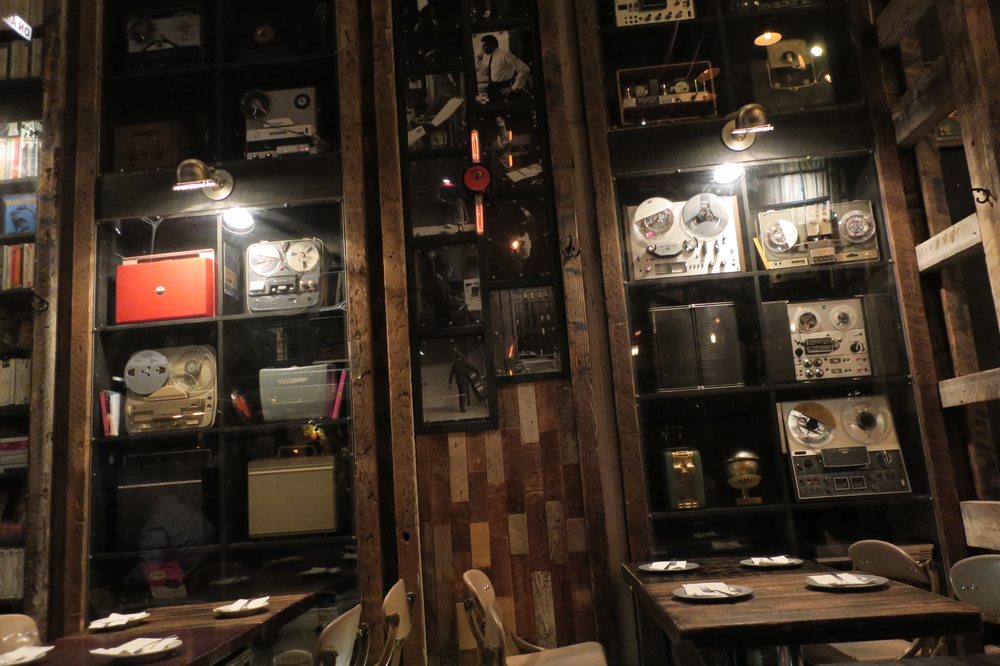 Turntable En Jazz 2226 Photos 1855 Reviews Wings Photo Of Turntable En Jazz New York Ny United States Inside