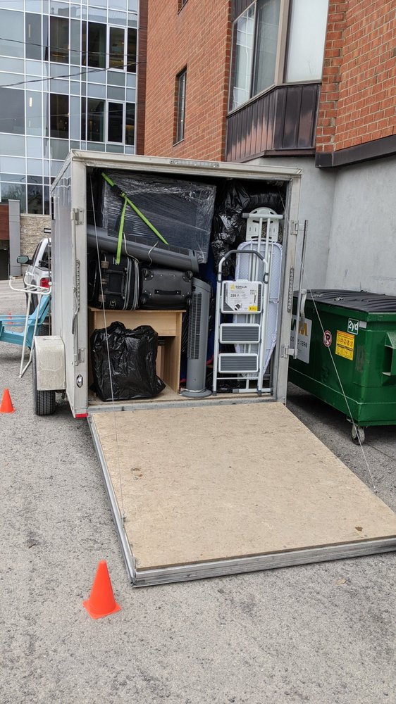 Tom Moving