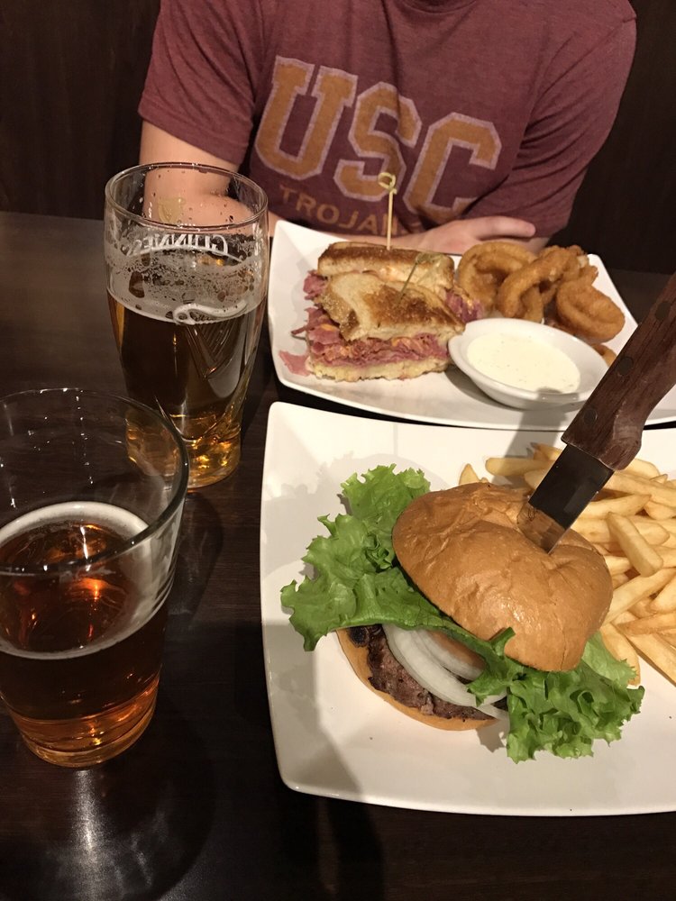 Molly Bloom's Irish Bar and Restaurant