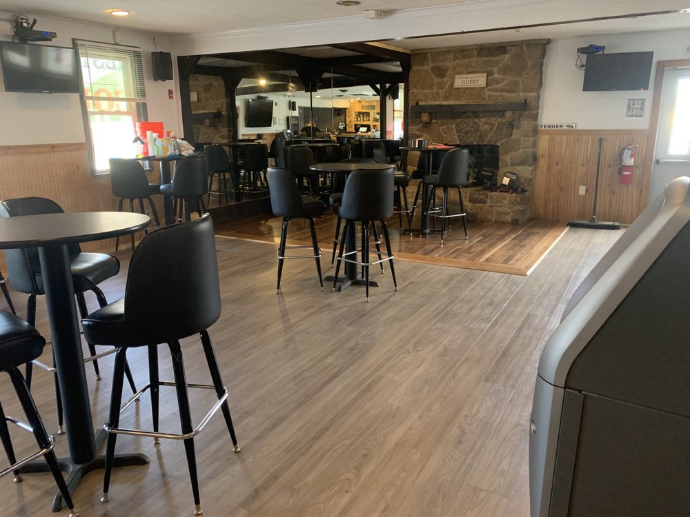 Coach’s Pub