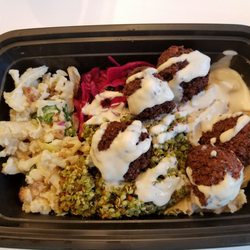 Foto zu Sababa - San Francisco, CA, Vereinigte Staaten. Falafel, cauliflower, quinoa bowl