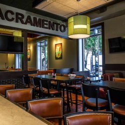 Bennigan S Closed 85 Photos 159 Reviews American Photo Of Bennigan S Sacramento Ca United States Dining Area