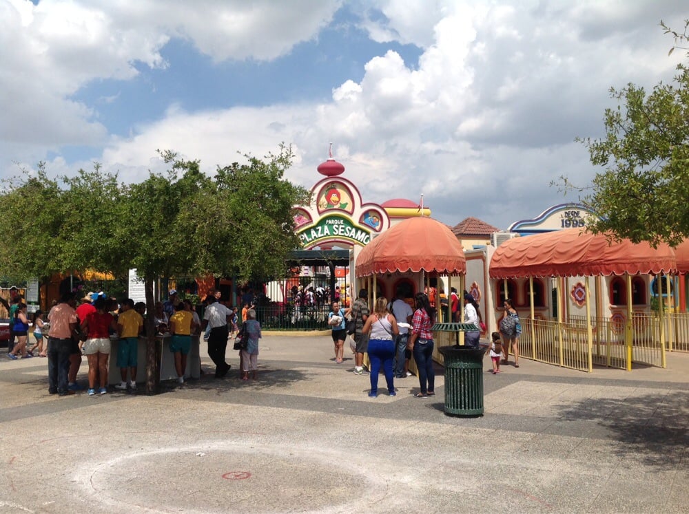 plaza-s-samo-14-reviews-amusement-parks-av-agr-cola-3700-1