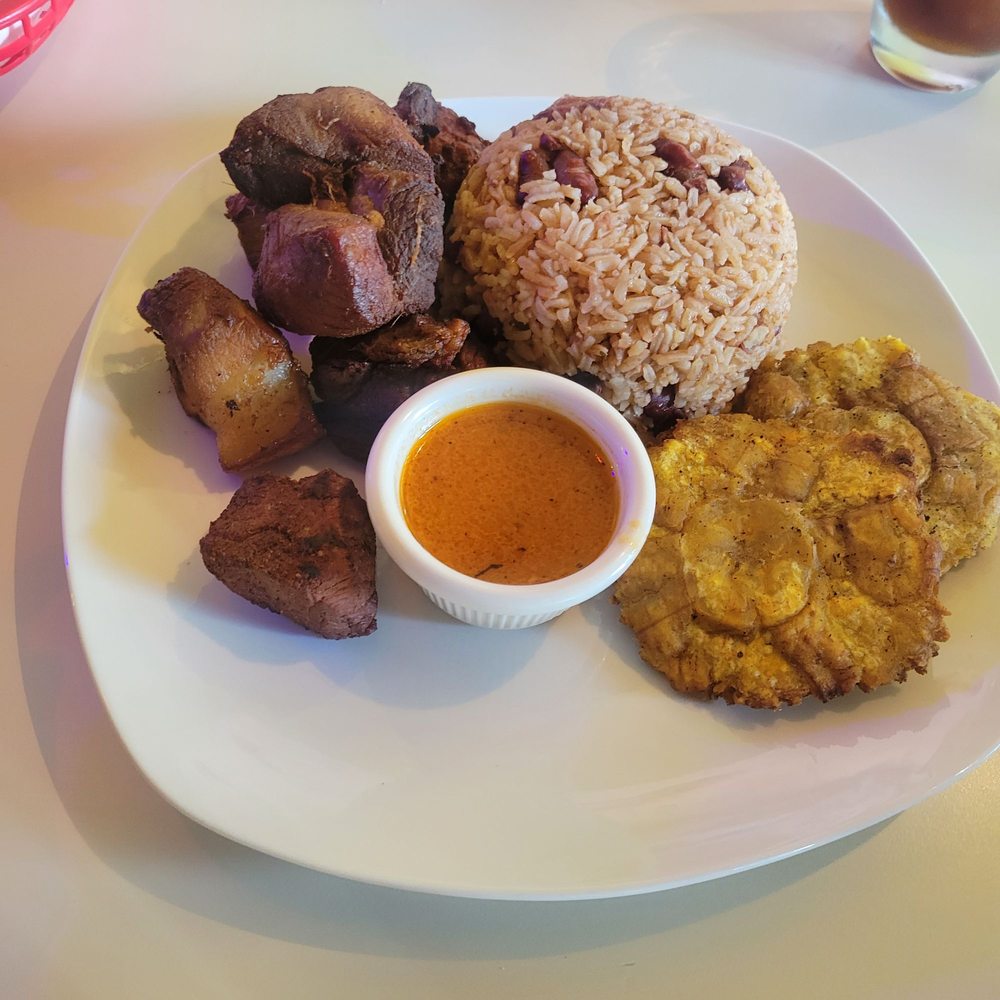 D’s Caribbean Cuisine
