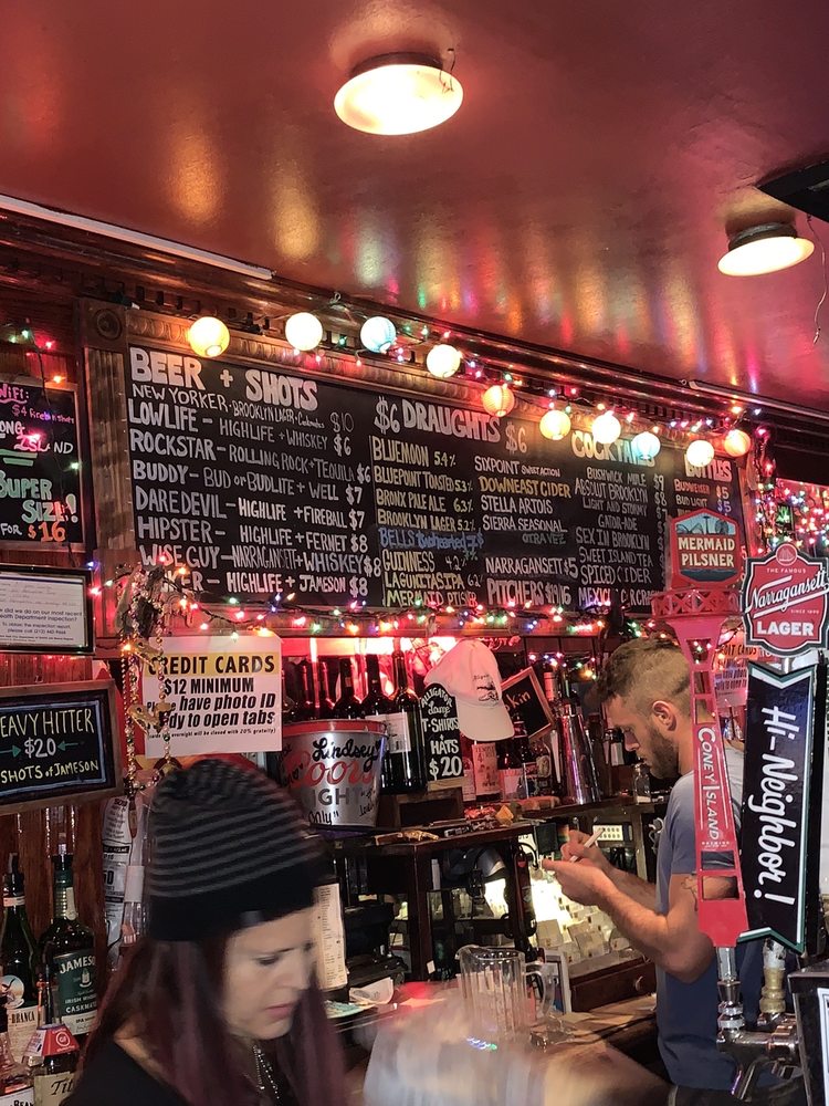 Alligator Lounge