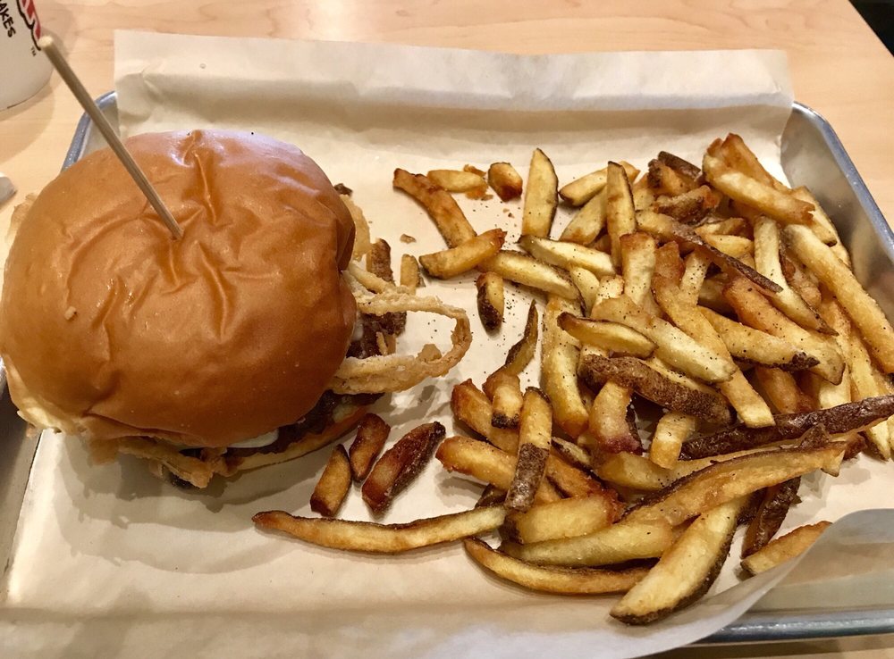 MOOYAH Burgers, Fries & Shakes MOOYAH Burgers, Fries & Shakes