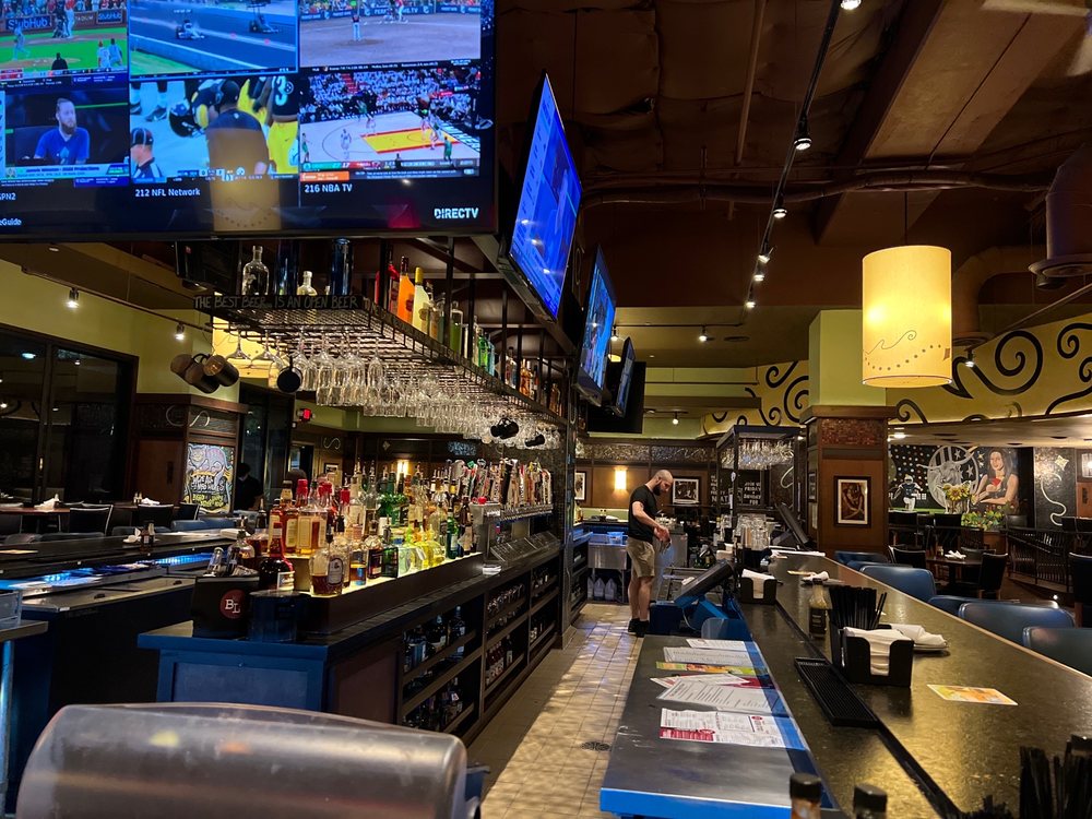 Bar Louie - The Village at Allen