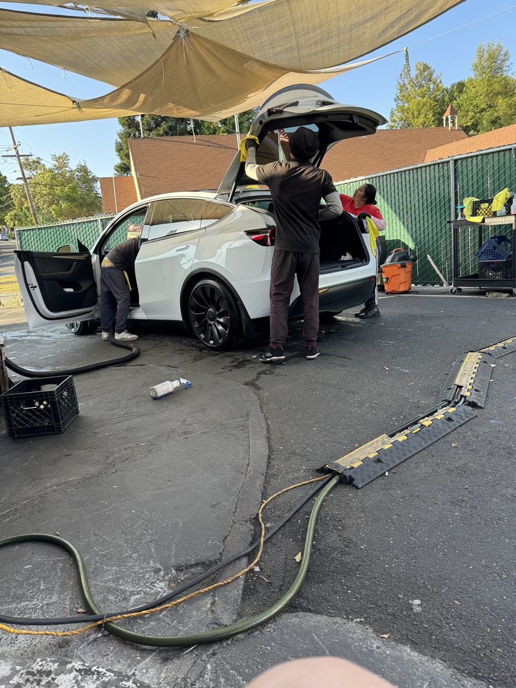 Foothill 100% Hand Car Wash