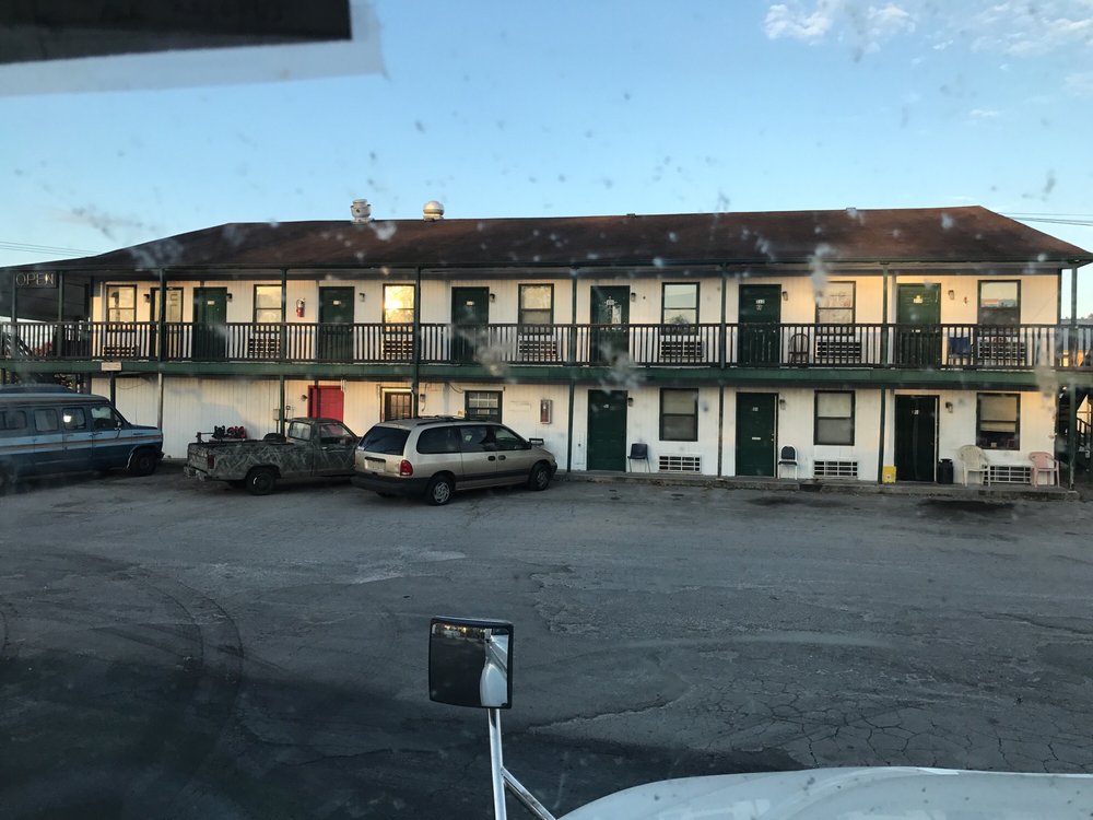R & R Truckers Inn