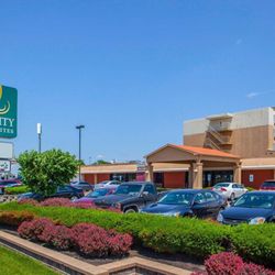 Quality Inn Suites 22 Photos 13 Reviews Hotels 800 N Photo Of Quality Inn Suites Bradley Il United States