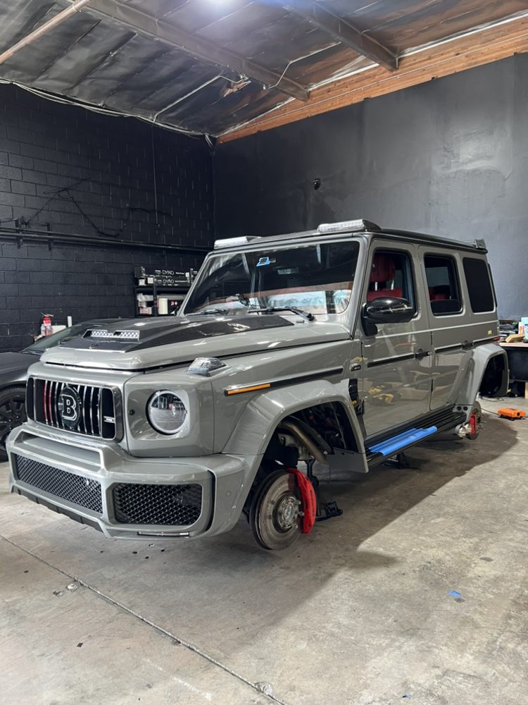 The Auto Lounge
