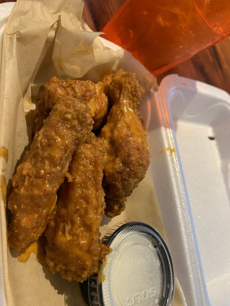 Hooters Image