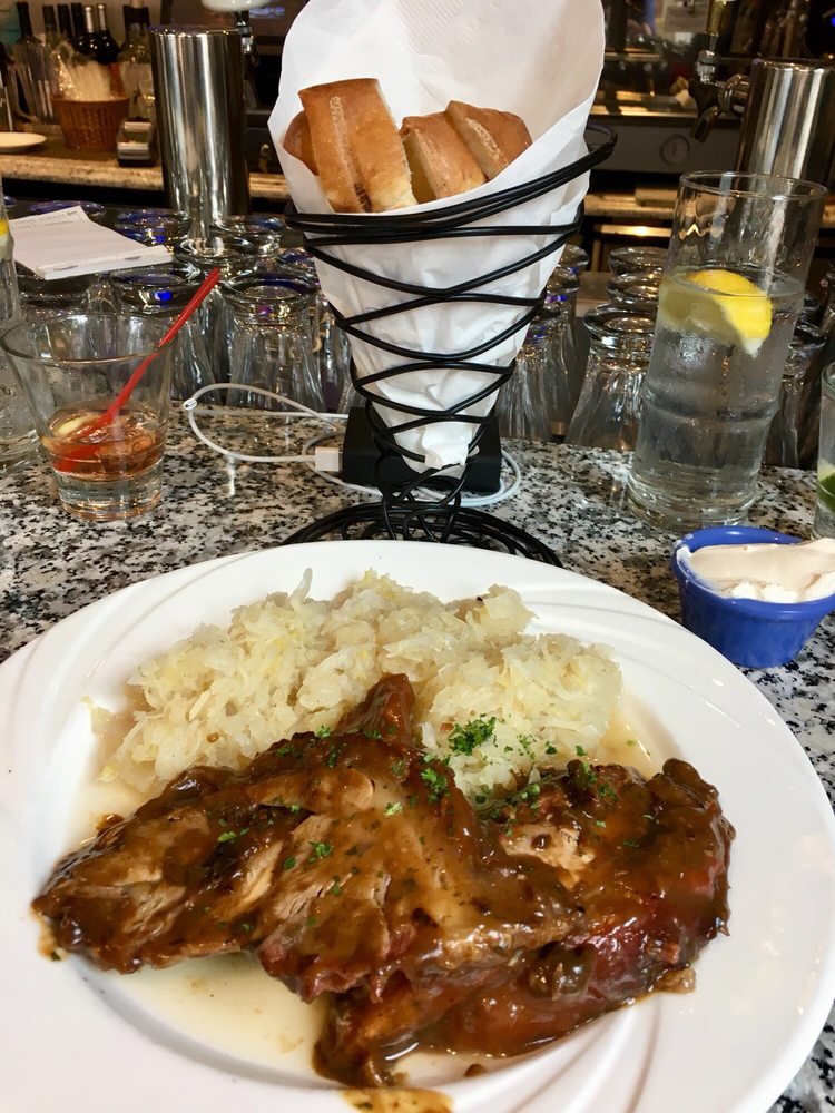 Old House Cosmopolitan Grill