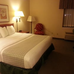 romulus airport yelp baymont wyndham detroit bugs bed