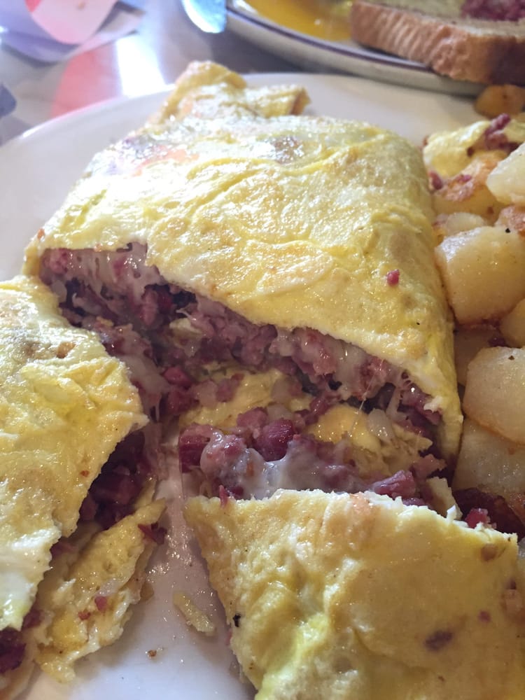corn beef hash omelet recipe