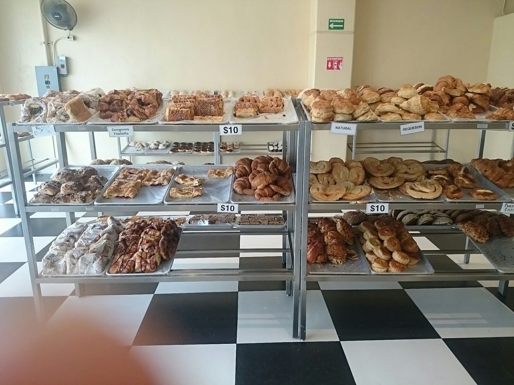 Panaderia La Salteña Bakeries Av. Mariano Otero 5404B, Zapopan