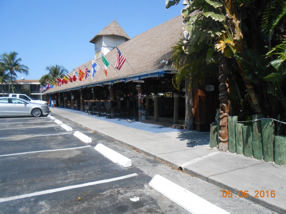Paradise Tiki Hut Bar & Grill 29 Photos & 42 Reviews Tiki Bars