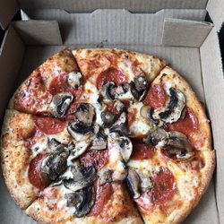 buscemi s pizza subs 15 reviews pizza 1386 n monroe st
