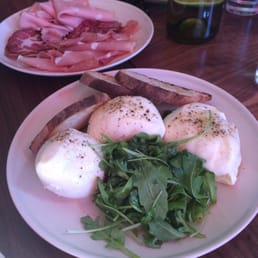 Foto de Il Casaro Pizzeria & Mozzarella Bar - San Francisco, CA, Estados Unidos. yummy mozzarella... bufala, fior, and burrata.