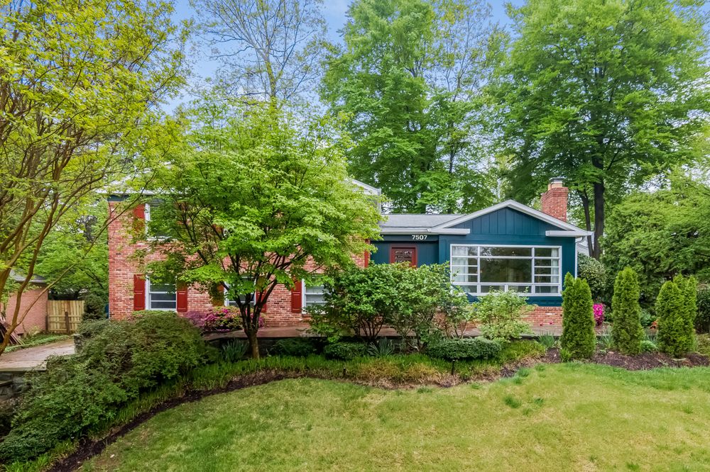 The Lise Howe Group -Keller Williams Capital Properties