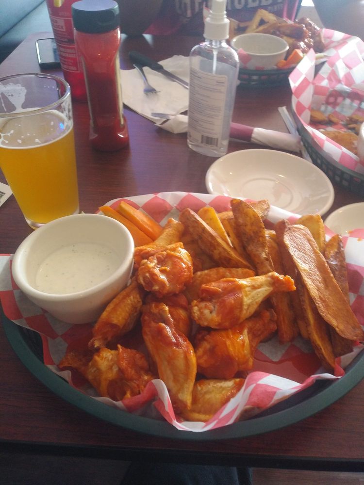 Commerce Sports Bar and Grill