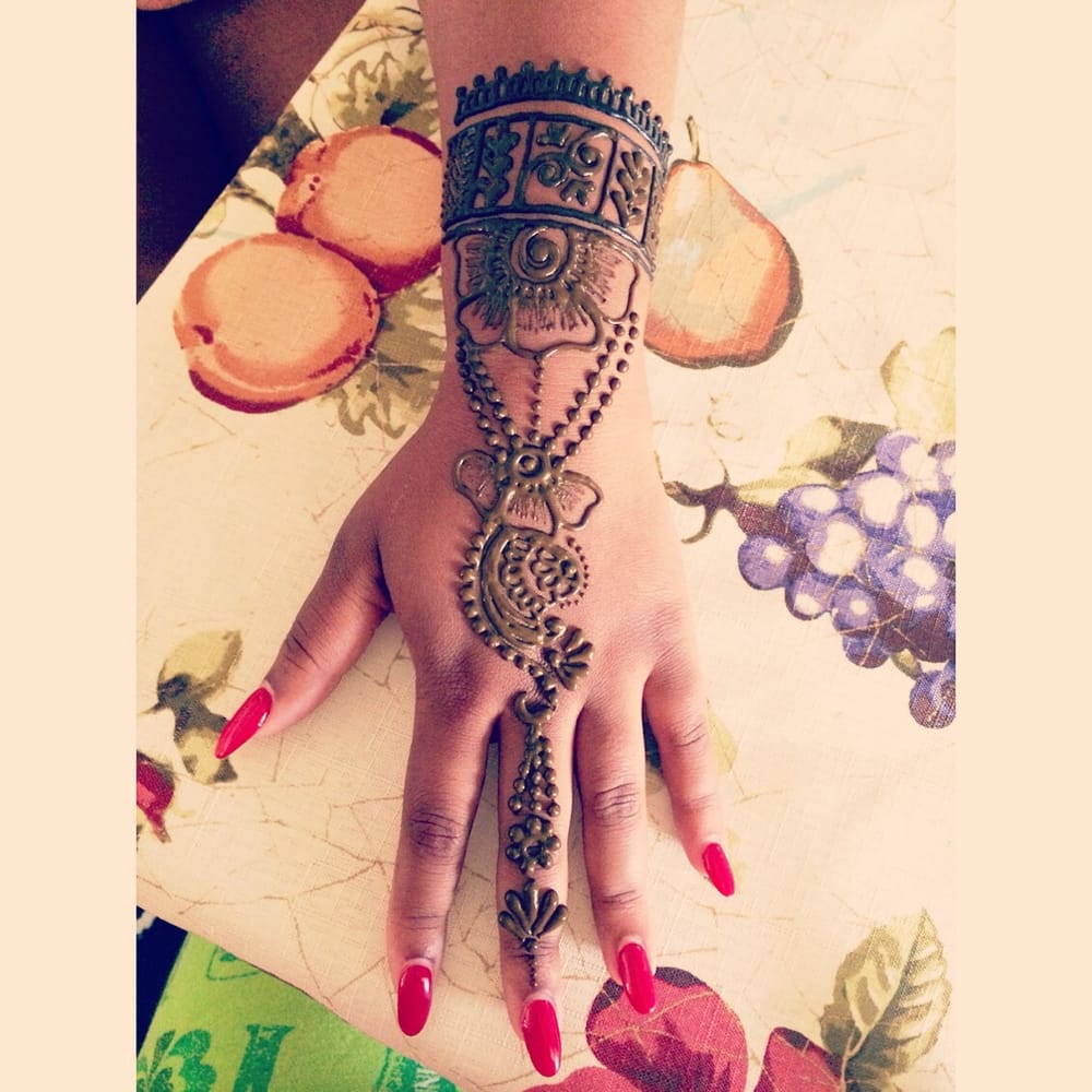Fatima Eyebrow Threading & Henna Art